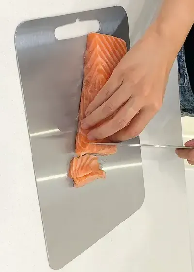 Tivano Titanium Cutting Board user 1
